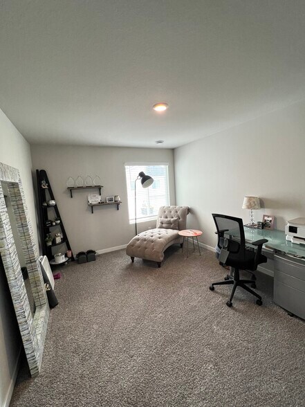 Building Photo - 949 NE Traverse Dr