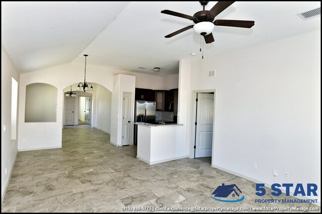 Building Photo - 14945 Tierra Escape Ave