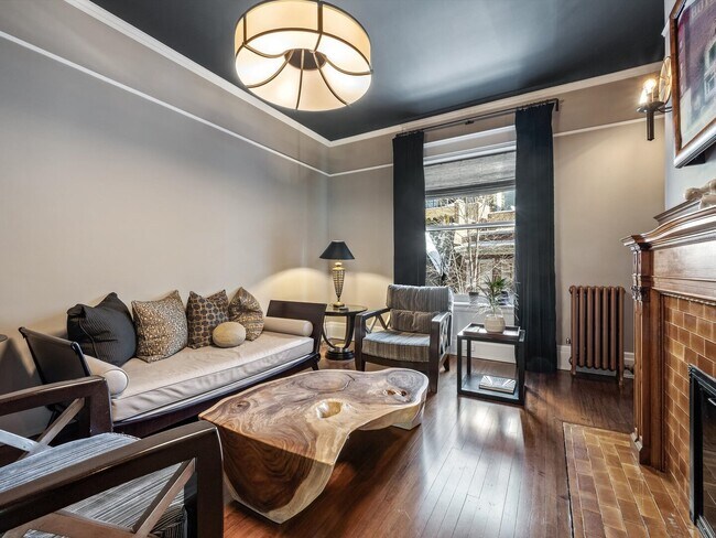 Building Photo - 1210 N Astor St