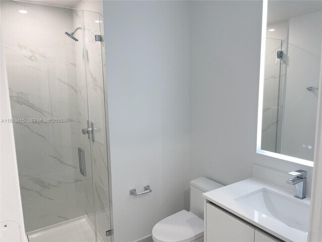 Building Photo - 700 NE 24th St