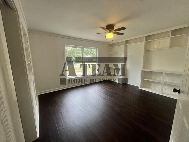 Building Photo - Fully Remodeled 3 Bedroom 2 Bathroom