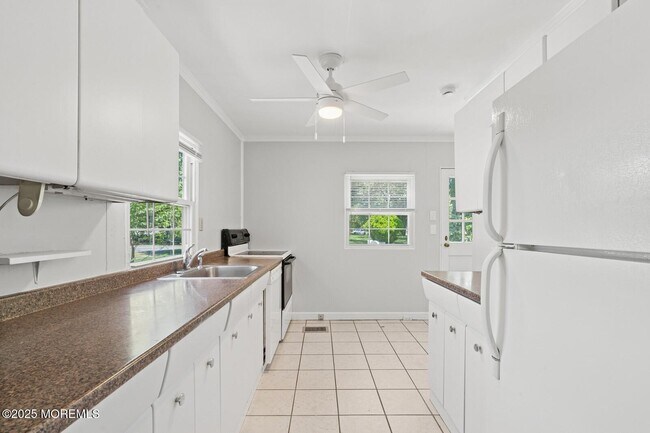 Building Photo - 565 Prospect Ave