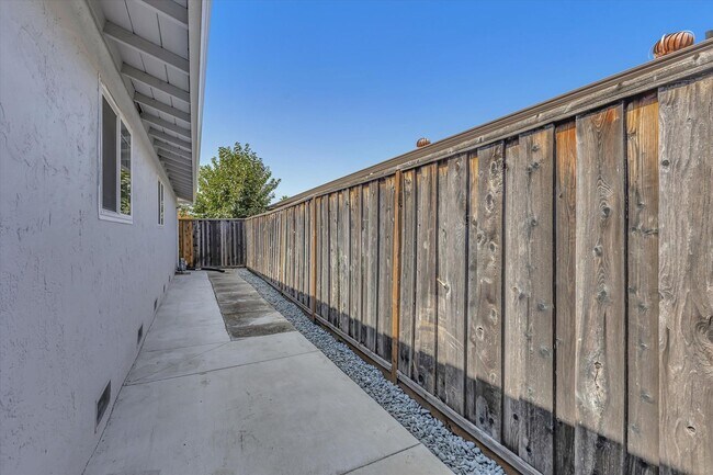Building Photo - Great Home w/ Top Rated Schools in San Jose