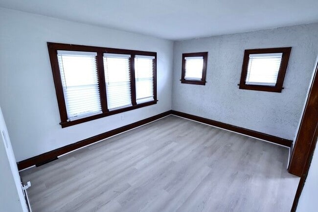 Building Photo - 450 Stanton Ave