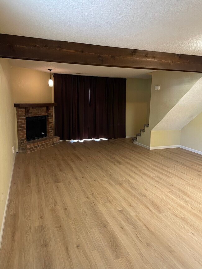 Living room - 217 SW Pinetree Ln