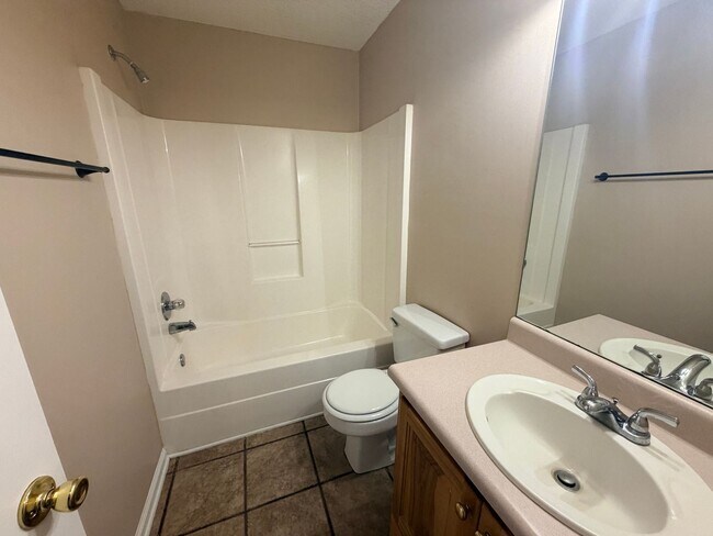 Building Photo - 3BD/2B in Valdosta, GA Close to Moody Air Force Base