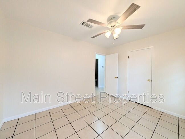 Building Photo - 5086 Yacht Harbor Cir