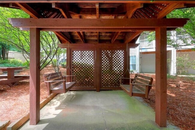 Building Photo - 6800 Glenridge Dr