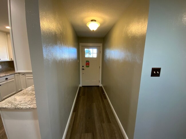 Building Photo - 3 Bedroom Single Story Home Available Near Louisiana Blvd NE & Candelaria Rd NE!