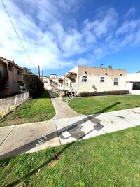 Building Photo - 1/2 OFF 1ST Month's RENT!!