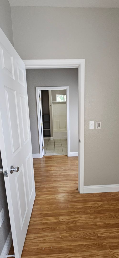 Building Photo - G Street 6 Plex