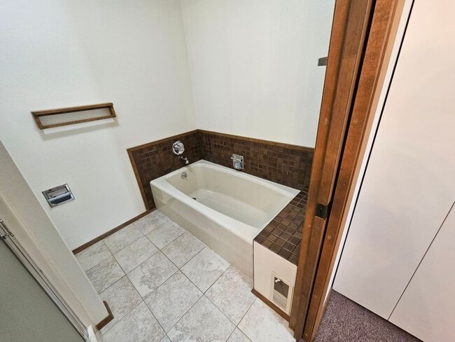 Building Photo - 4 Bed 2.5 Bath Kirkland - Lake WA Schools