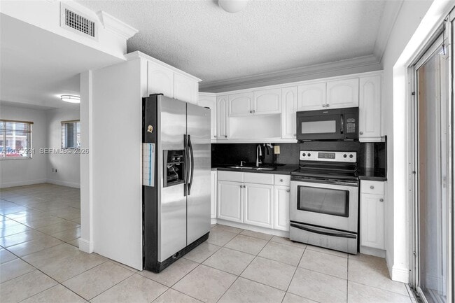 Building Photo - 8252 NW 6th Terrace
