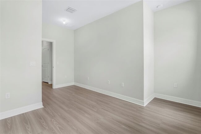 Building Photo - 4828 Chantilly Rd