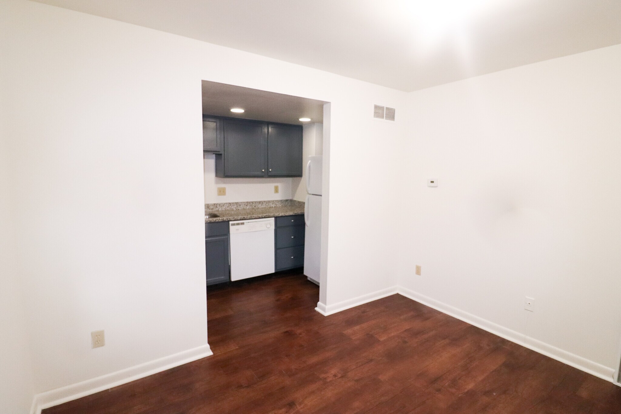 Building Photo - 2665 Bellevue Ave