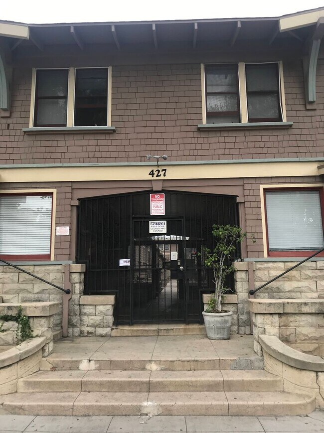 Building Photo - 427 Chestnut Ave