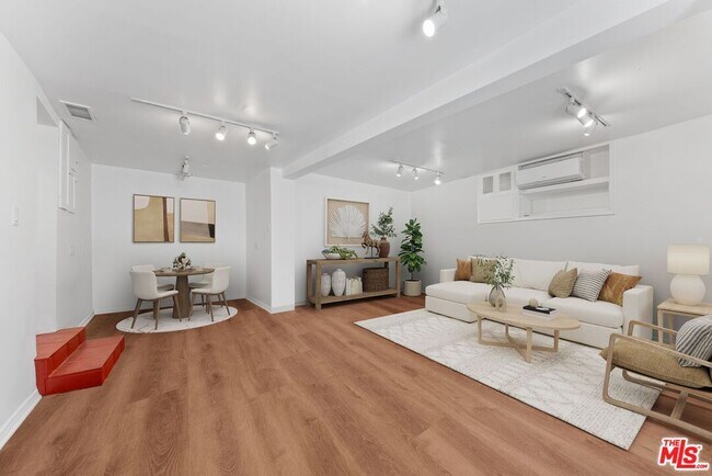 Building Photo - 1328 Sierra Alta Way