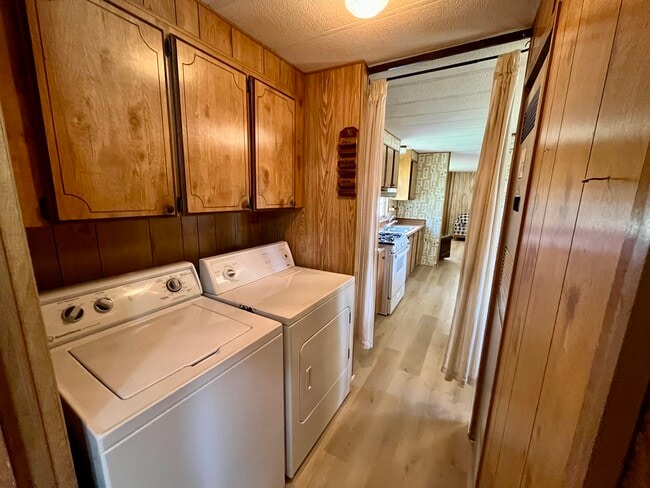 Building Photo - 108 Cedar Dr
