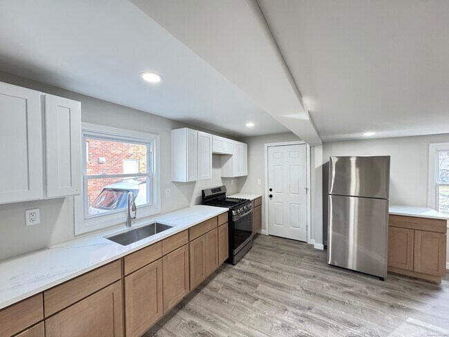 Building Photo - 110 W Easton St