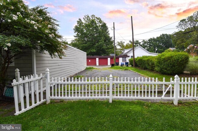 Building Photo - 1705 Commonwealth Ave