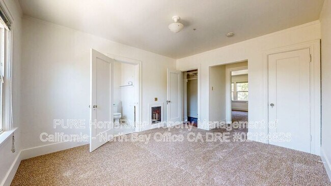 Building Photo - 537 Humboldt St