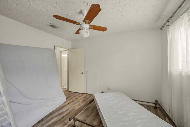Building Photo - 16323 Summer Dawn Ln