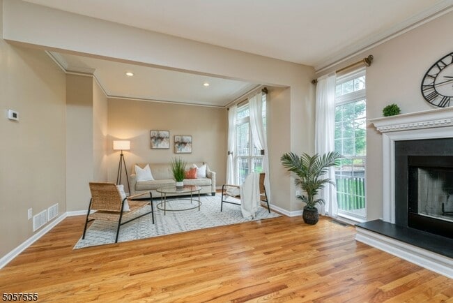 Building Photo - 27 Rolling Views Dr