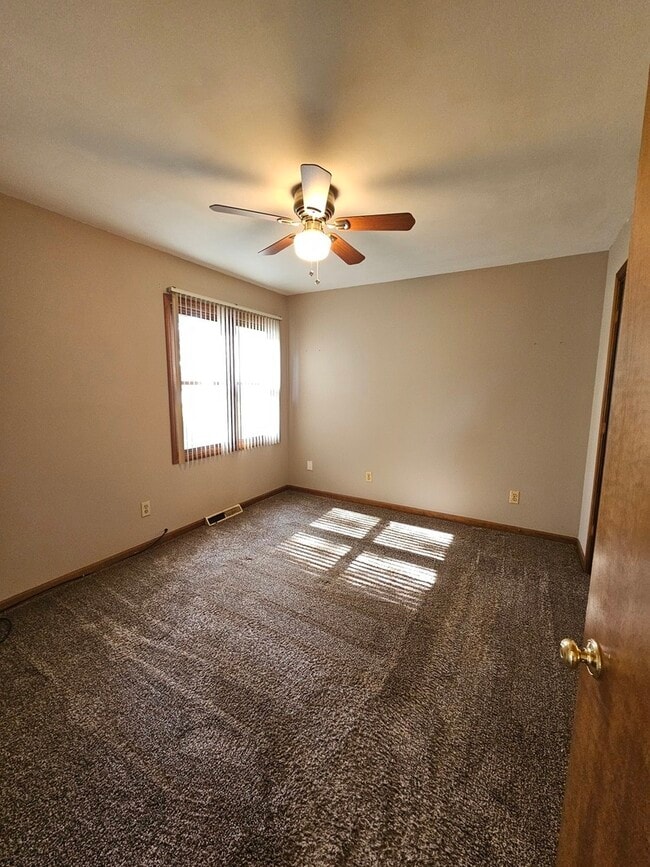 Building Photo - 28243 W Fox River Rd