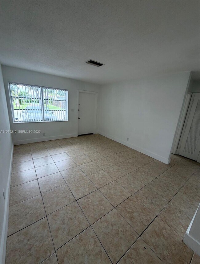 Building Photo - 3970 NW 31st Terrace