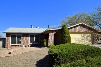 Building Photo - Pristine NE Home! NEW KITCHEN LA CUEVA S.D...