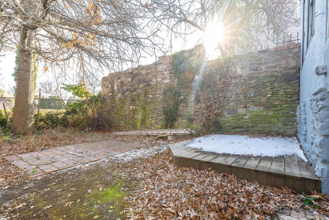 Building Photo - 46 W Washington Ln