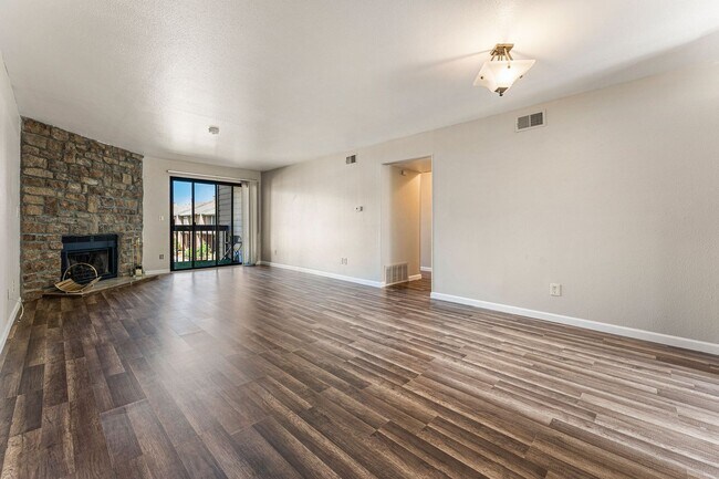 Building Photo - Renovated 2-Bed/2-Bath Condo in Tall Pines, Lakewood!