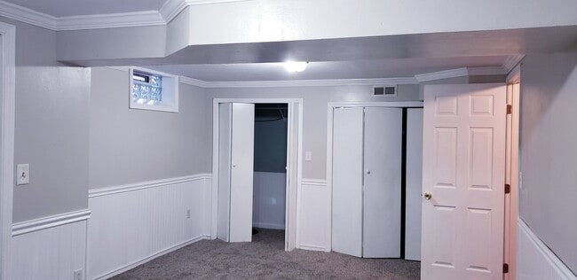 Building Photo - Large 6 bed, 3 ba  Brick, Raised Ranch, Ho...
