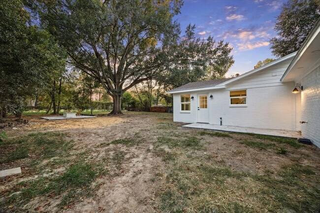 Building Photo - 5411 Logston Ln
