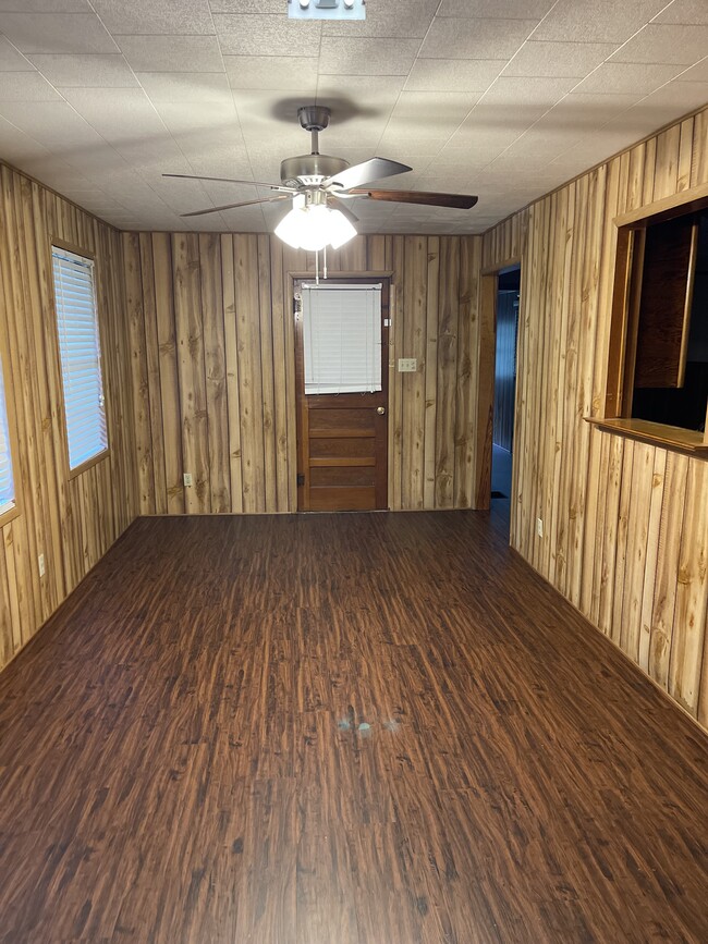 Building Photo - 200 Sunset Dr