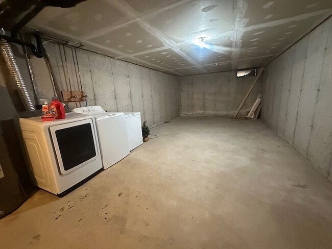 Building Photo - 66 Simsbury Landing