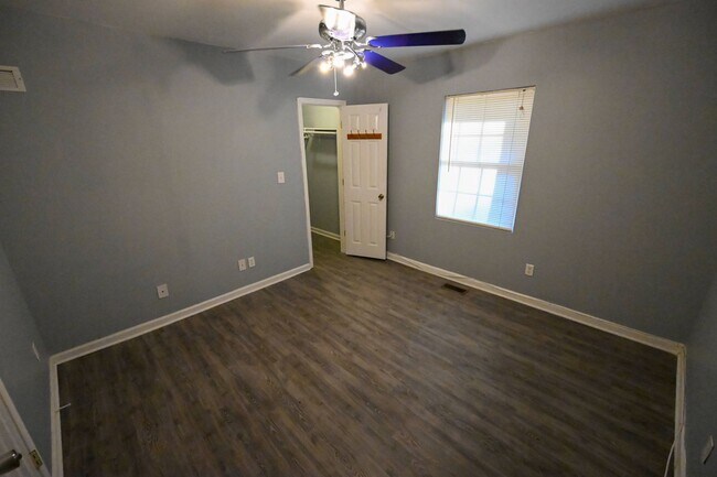 Building Photo - Stunning 3BR / 3BA Home on 2.48 Acres – Hillsborough, NC