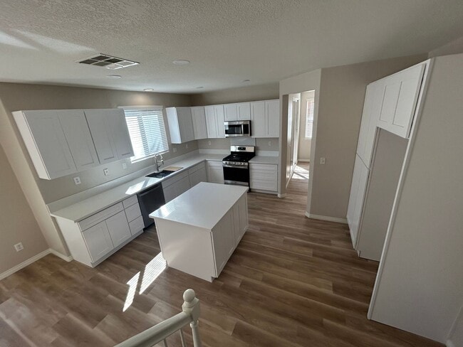 Building Photo - Remodeled Temecula 4 Bedroom