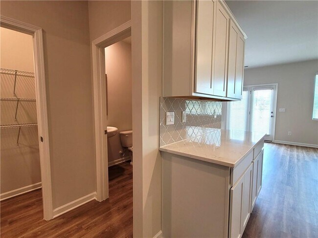 Building Photo - 310 Sound Cir