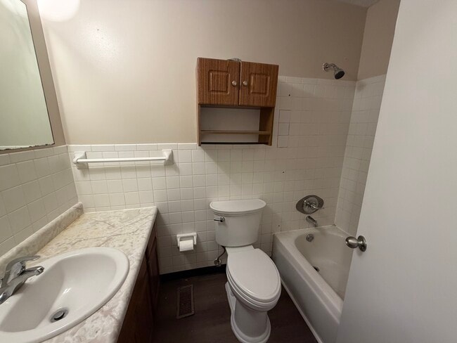 Building Photo - 4030 Redfern Dr