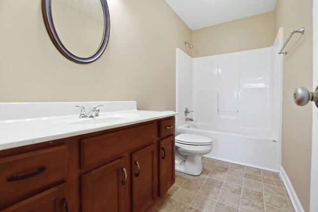 Building Photo - Pet Friendly Three Bedroom!