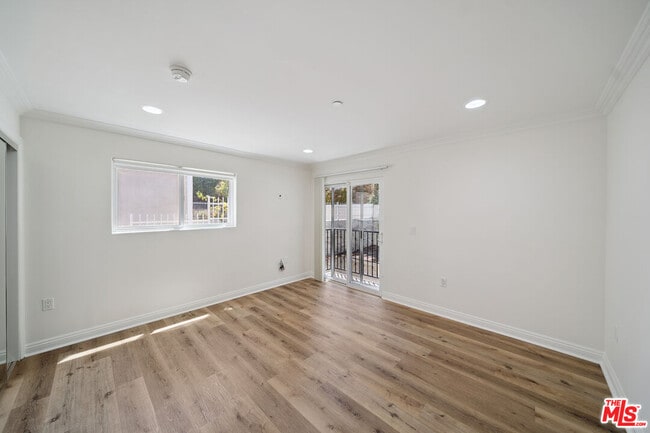 Building Photo - 1529 S Beverly Dr