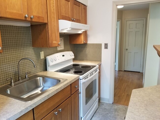 Building Photo - Mayflower Condo for Rent