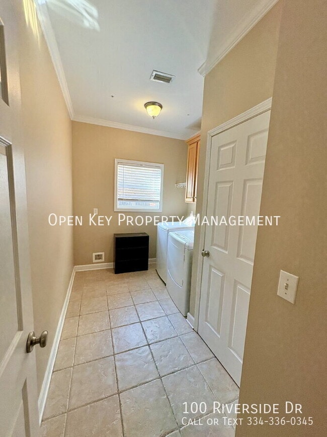 Building Photo - 100 Riverside Dr