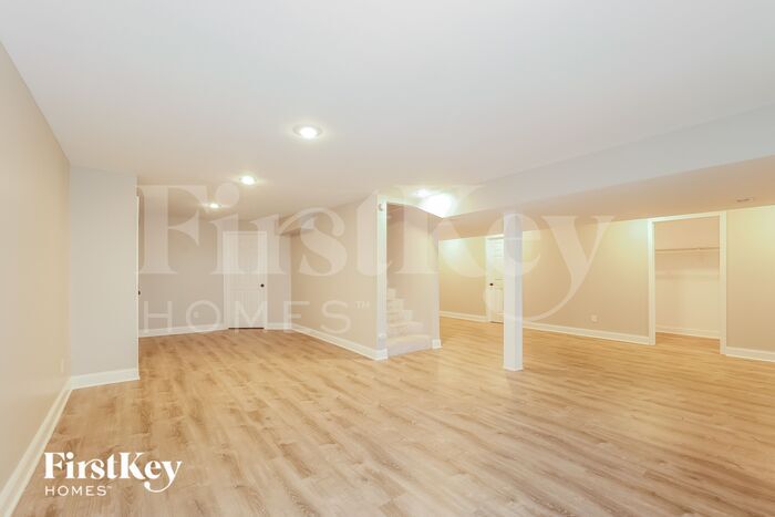 Building Photo - 8533 N Overland Dr