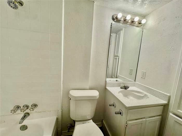 Building Photo - 1114 Holly St