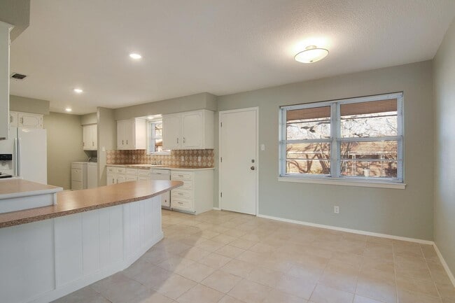 Building Photo - 1822 Greenwood Ln