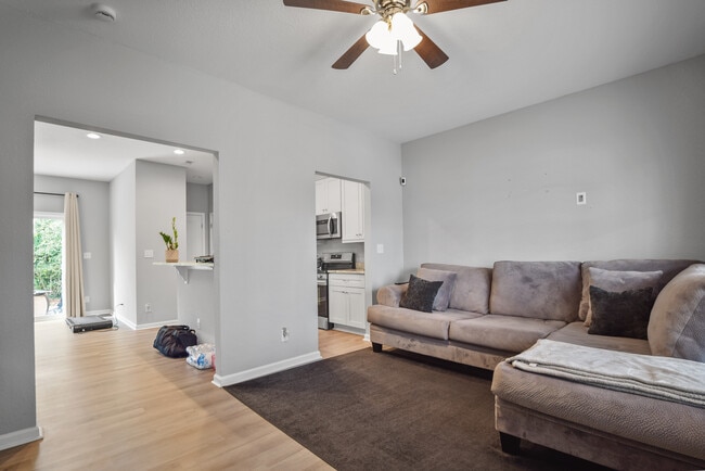 Building Photo - 305 N Division St