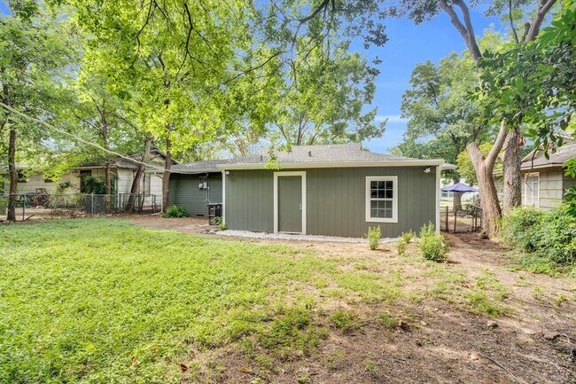 Building Photo - 6124 Sundown Dr