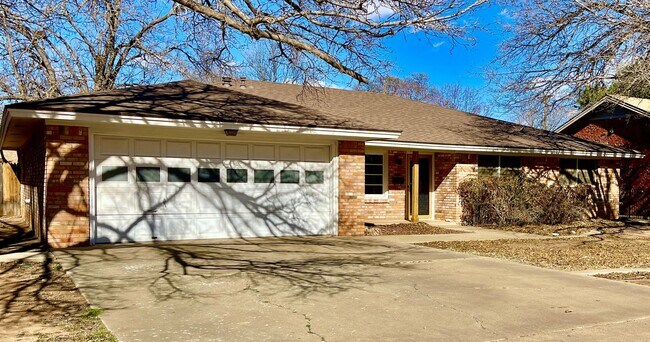 Building Photo - Gorgeous! Completely Remodeled 3/2/2 in Bayless with Washer/Dryer and Fridge!